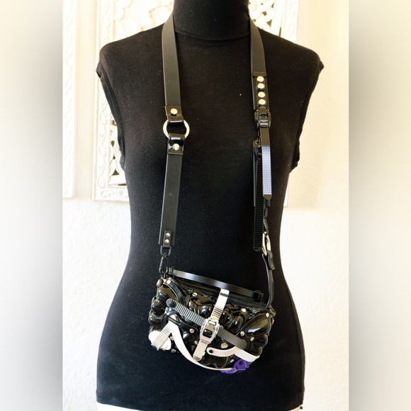 Authentic INNERRAUM shoulder bag i35bxslpv00 black silver. - Picture 1 of 15